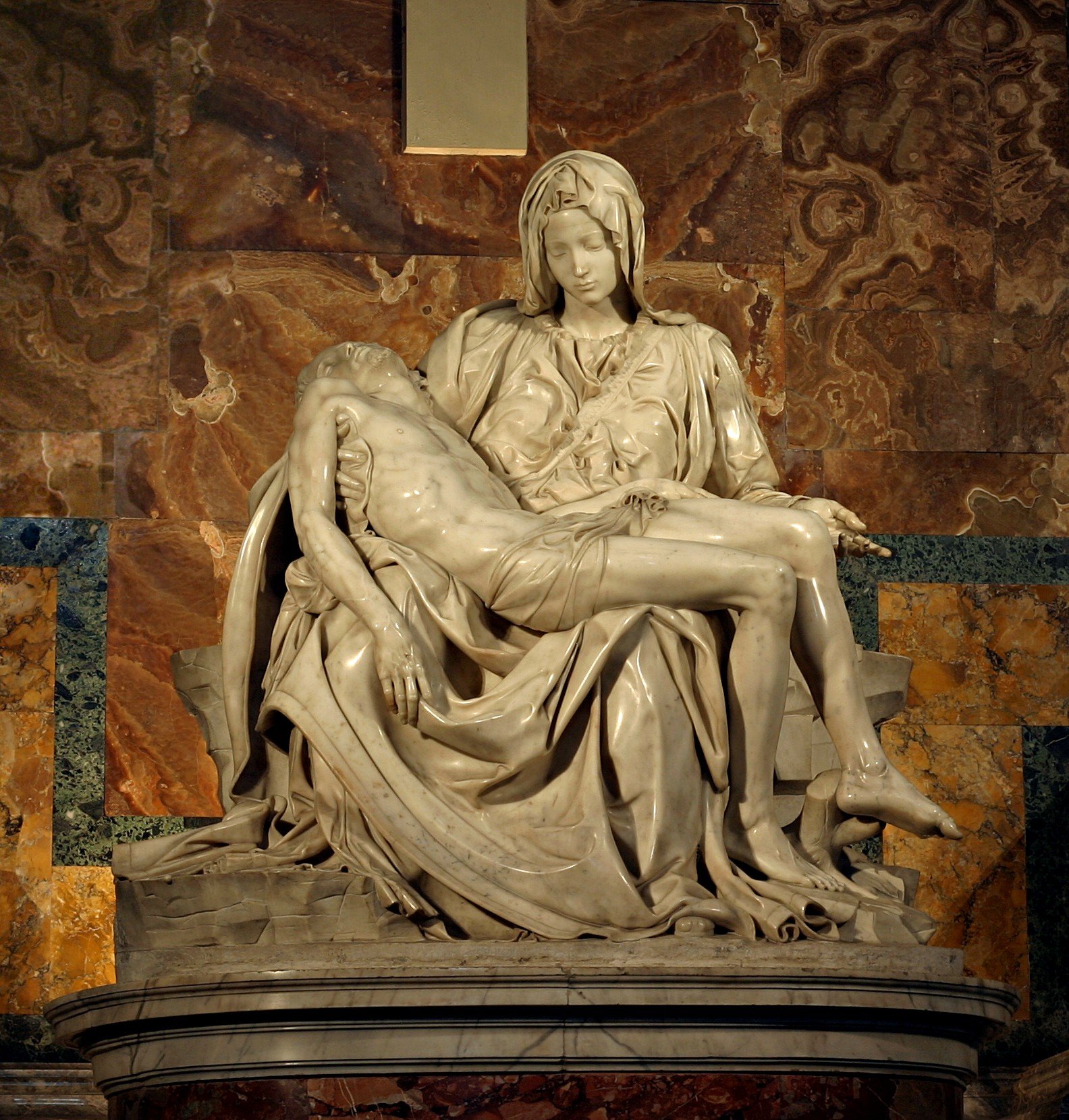 Michelangelos_Pieta_5450_cropncleaned